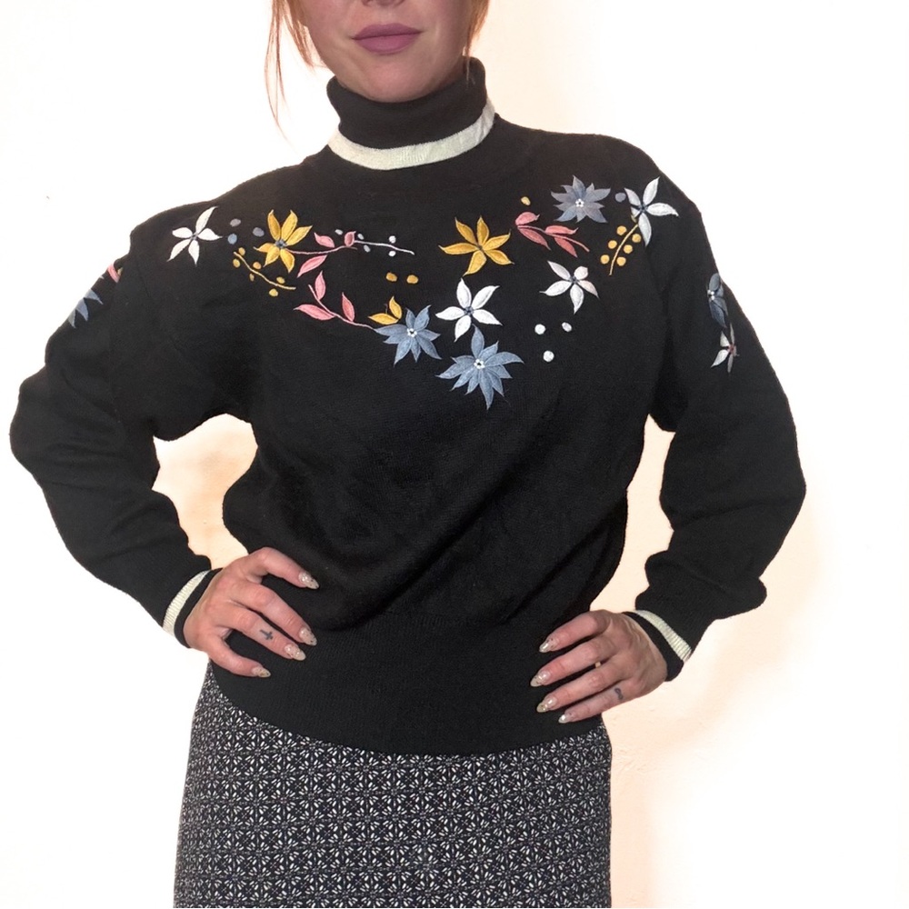 Vintage Women’s Flower Monogrammed Sweater / Turtleneck / black w white stripes